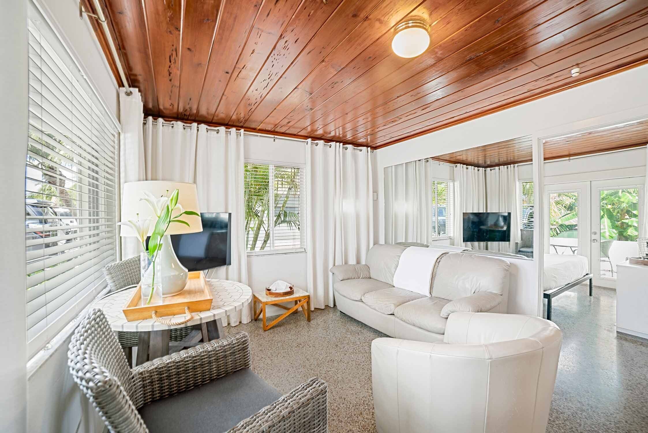 Waterfront One Bedroom Bungalow on Beach to Bay Resort Property - 1