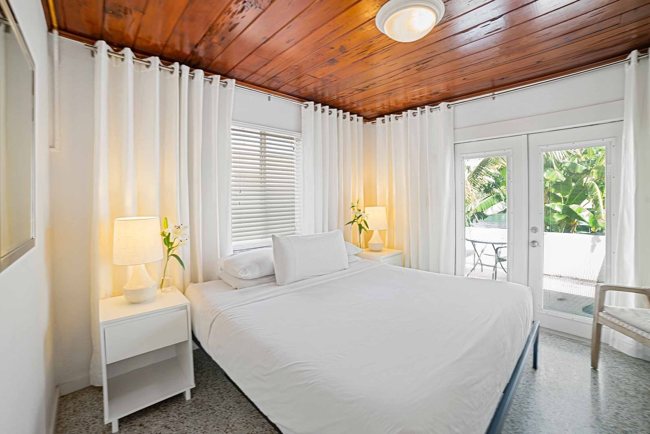 Waterfront One Bedroom Bungalow on Beach to Bay Resort Property - 1