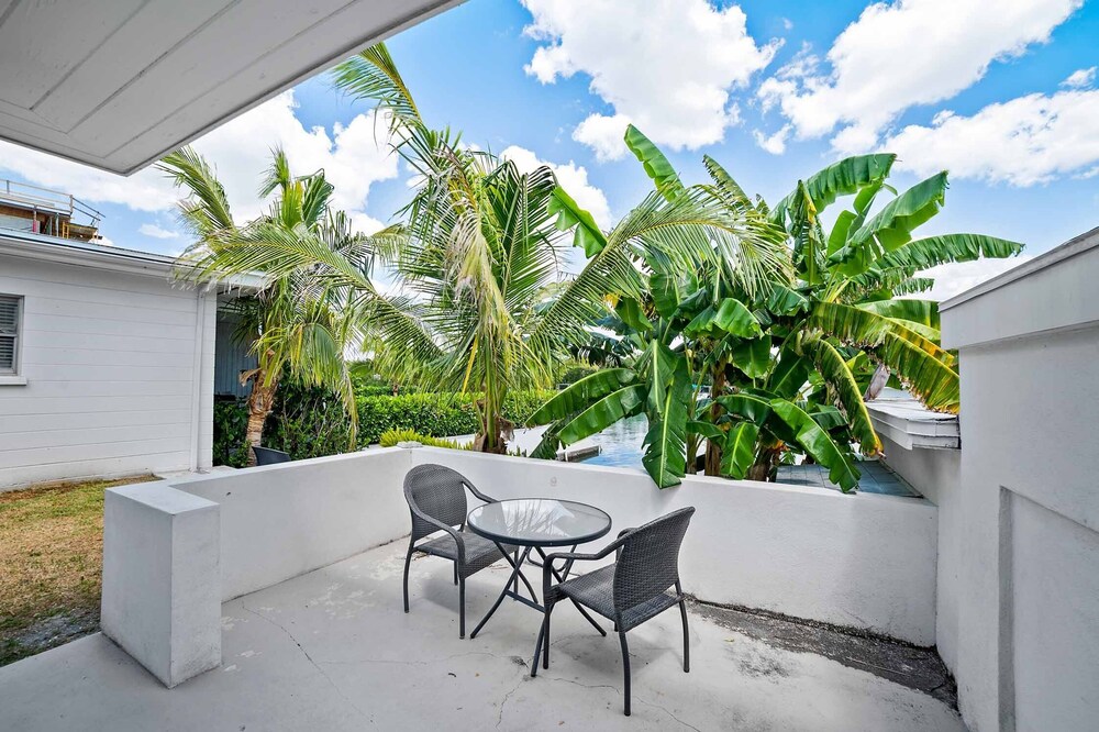 Waterfront One Bedroom Bungalow on Beach to Bay Resort Property - 1