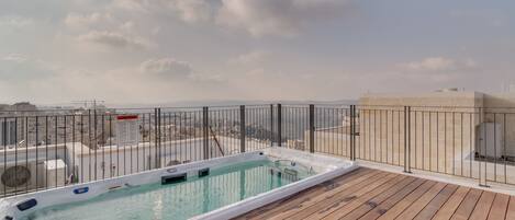 Comfort Penthouse, City View | Private pool