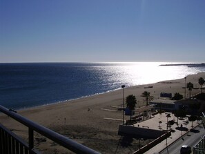 On the beach, sun-loungers - Fabulous beachfront location - Los Boliches, Fuengirola (Fuengirola)