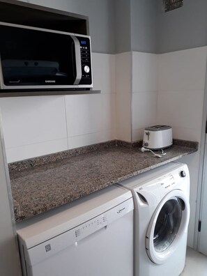 Dupleks, 2 kamar tidur | Laundry