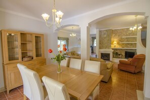 Dining - Villa Bonita | 3 Bedrooms | Near Aquashow | Vilamoura (Vilamoura)