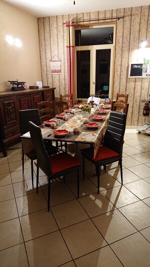 Réfrigérateur dans l'espace commun, micro-ondes dans l'espace commun