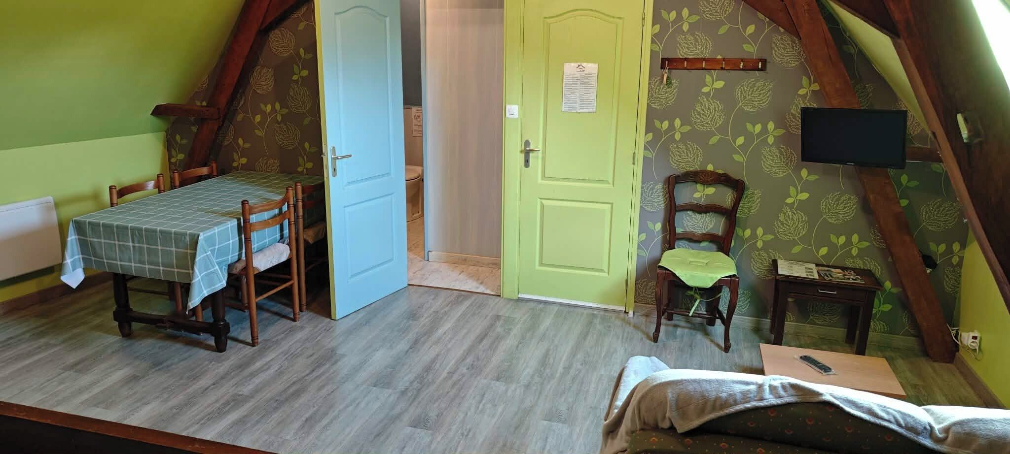 Familierom (Orchidée) | Oppholdsområde | En 50-centimeters Flatskjerm-TV med digitale kanaler samt TV