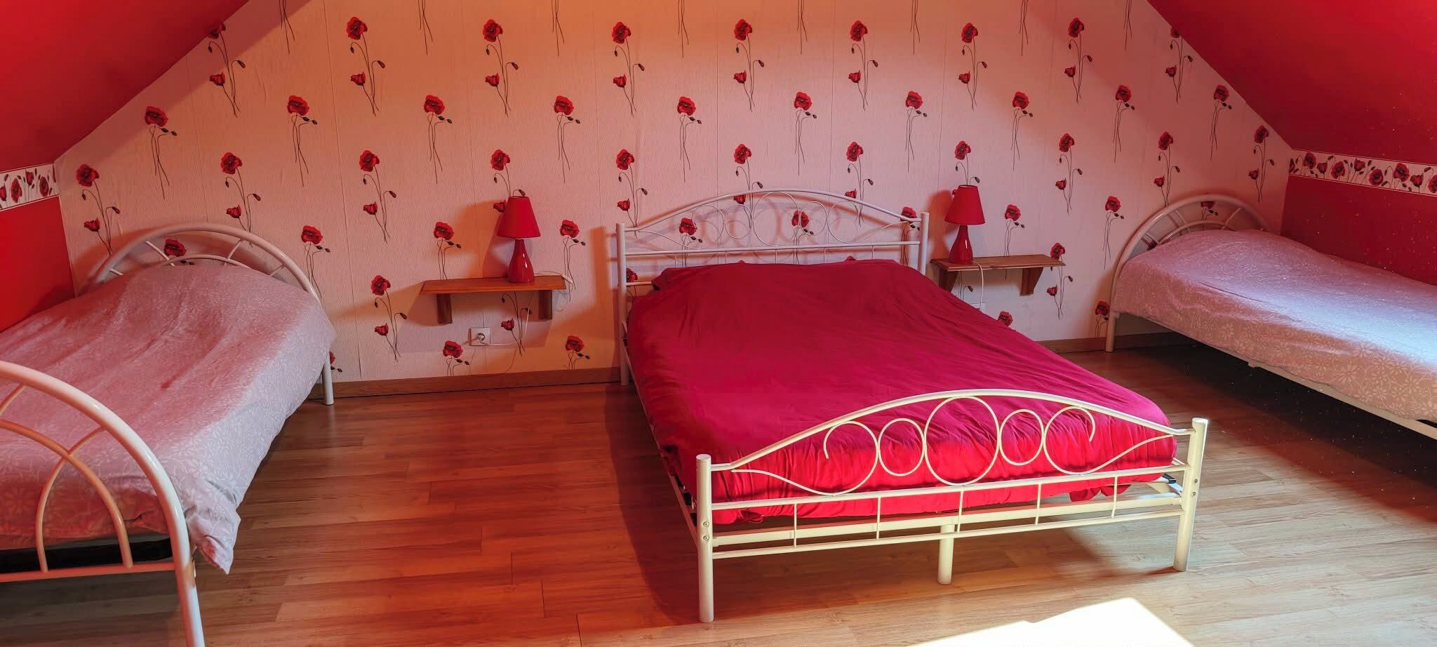 Romantic Double Room (Coquelicot)