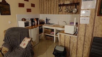 Frigorifero nell'area comune, forno a microonde nell'area comune