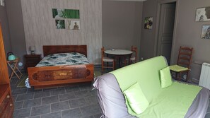 Comfort Double Room (Bambou) | Individually decorated, individually furnished, desk, laptop workspace - Les Chambres du Relais (Liettres)