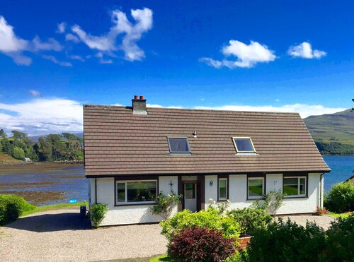 Lovely sea and mountain views, spacious Portree home