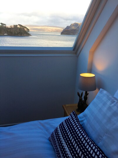Lovely sea and mountain views, spacious Portree home