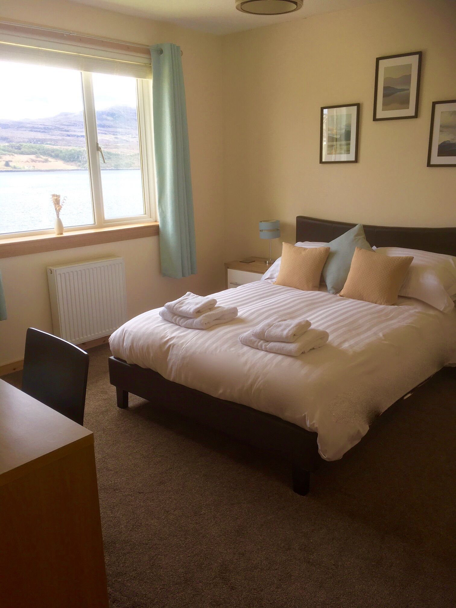 Lovely sea and mountain views, spacious Portree home