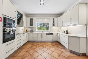 Coffee/tea maker, fridge, microwave, oven
