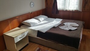 Standard Triple Room | Desk, iron/ironing board, free WiFi, bed sheets - Otel Mustafa (Denizli)
