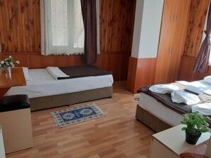 Standard Triple Room | Desk, iron/ironing board, free WiFi, bed sheets - Otel Mustafa (Denizli)