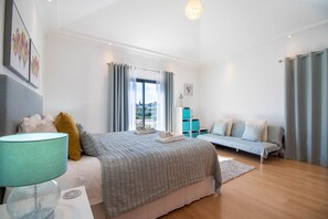 3 chambres, fer et planche à repasser, accès au Wi-Fi (inclus)