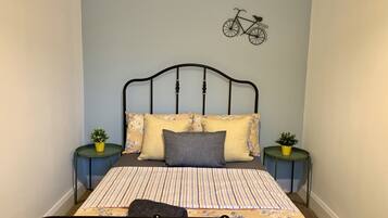 House, 4 Bedrooms | Iron/ironing board, free WiFi, bed sheets