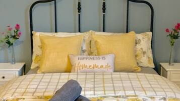 House, 4 Bedrooms | Iron/ironing board, free WiFi, bed sheets