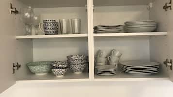 冰箱、茶具/咖啡用具、电热水壶、烤面包机