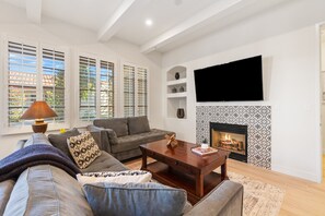 TV, caminetto, lettore DVD