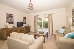 TV - Villa Anita | 5 Bedrooms | Private | Vilamoura (Vilamoura)