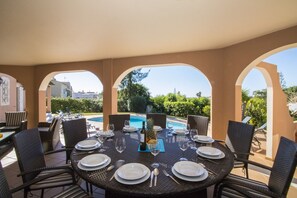 Outdoor dining - Villa Anita | 5 Bedrooms | Private | Vilamoura (Vilamoura)