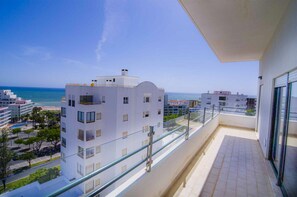 Unclassified image, 4 of 18, button