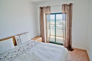 1 bedroom, in-room safe, iron/ironing board, free WiFi - Apartamento Dalia | 2 Bedrooms | Sea View | Quarteira (Quarteira)