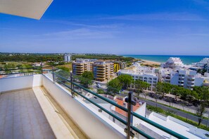 Unclassified image, 3 of 18, button