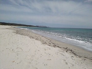 Una spiaggia nelle vicinanze
