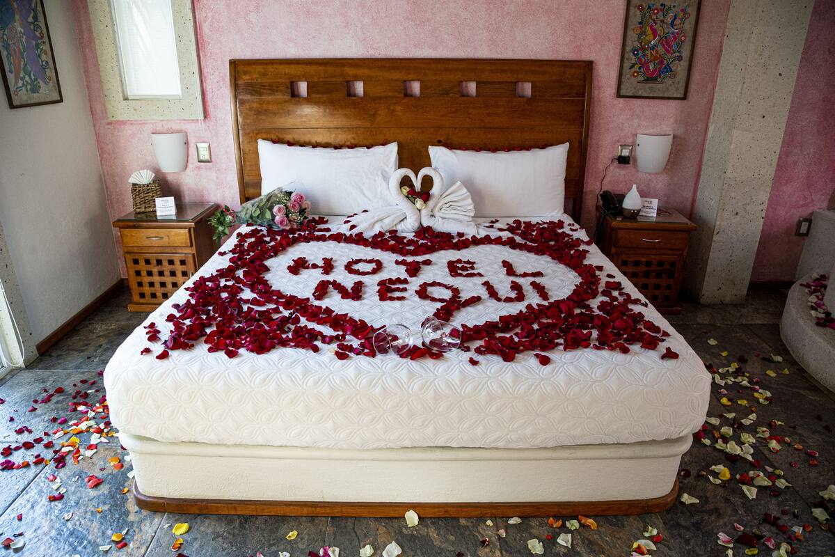 Egyptian cotton sheets, premium bedding, down duvets, minibar