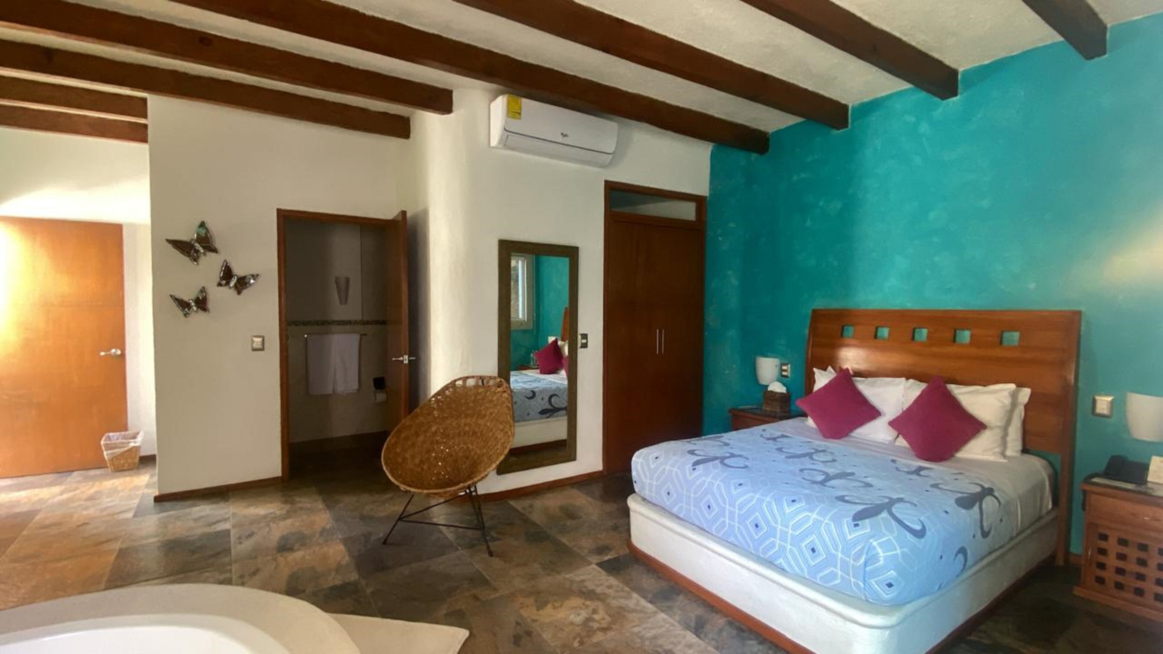 Grand Room | Egyptian cotton sheets, premium bedding, down comforters, minibar