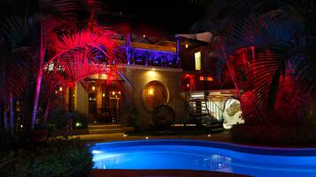 Outdoor pool, open 9:00 AM to 7:00 PM, pool umbrellas, pool loungers