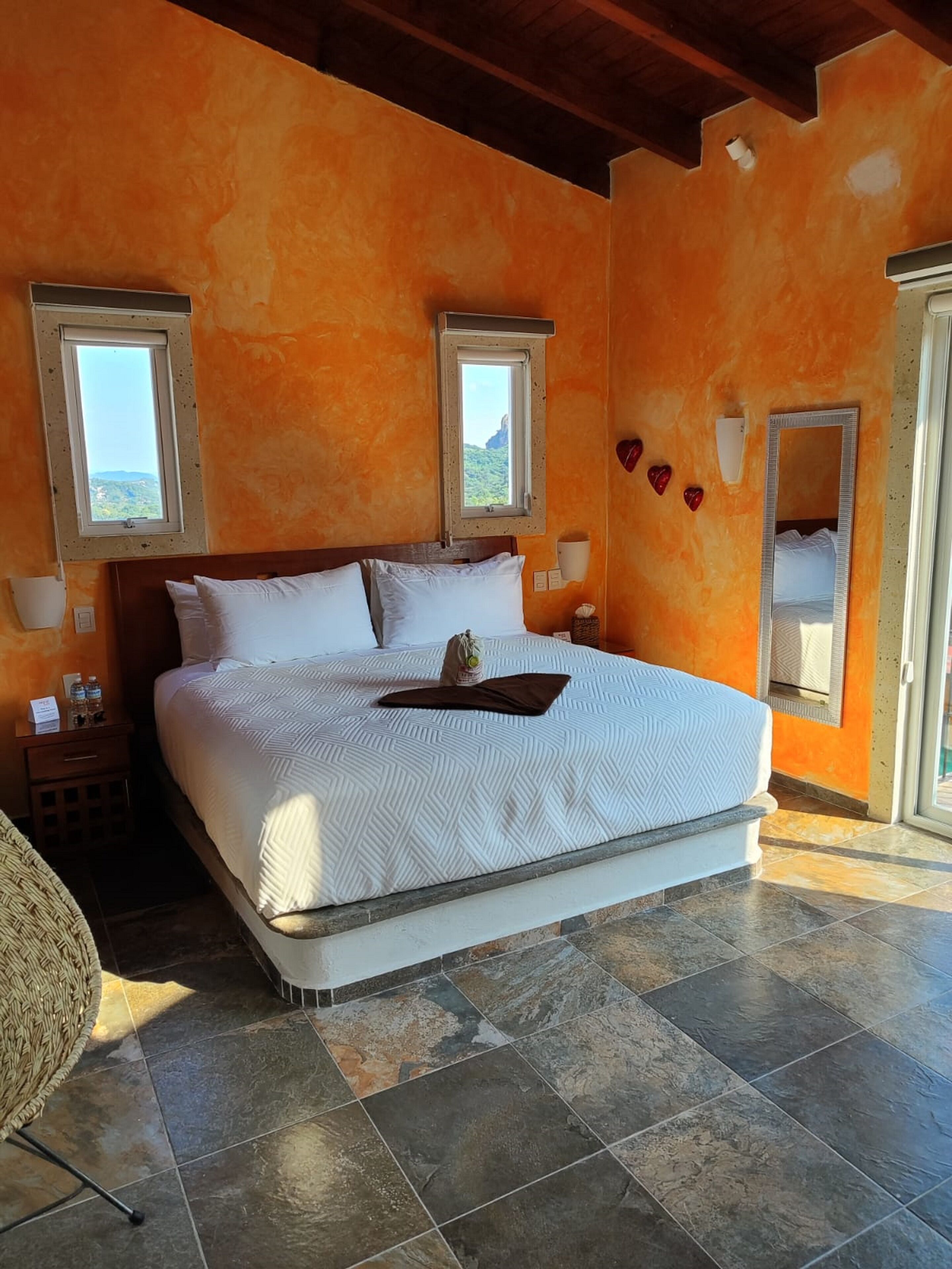 Habitación Deluxe | Sábanas de algodón egipcio, ropa de cama de alta calidad y edredón 