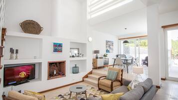 TV, fireplace, DVD player, stereo