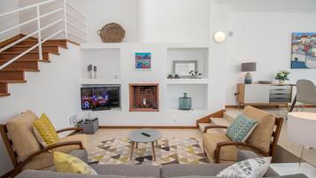 TV, fireplace, DVD player, stereo