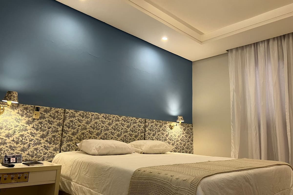 standard double room, non smoking | minibar, in-room safe, desk, free wifi