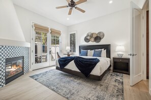 2 bedrooms, iron/ironing board, Internet, bed sheets - Remodeled Luxurious Villa w Mountain View, Close to Pool, Pet Friendly, Garage (T37-2) (La Quinta)