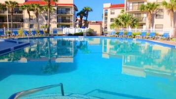 Outdoor pool, a heated pool