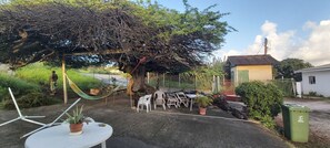 Outdoor dining - Spacious cozy house for living and working (Willemstad)