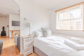 1 bedroom, iron/ironing board, Internet
