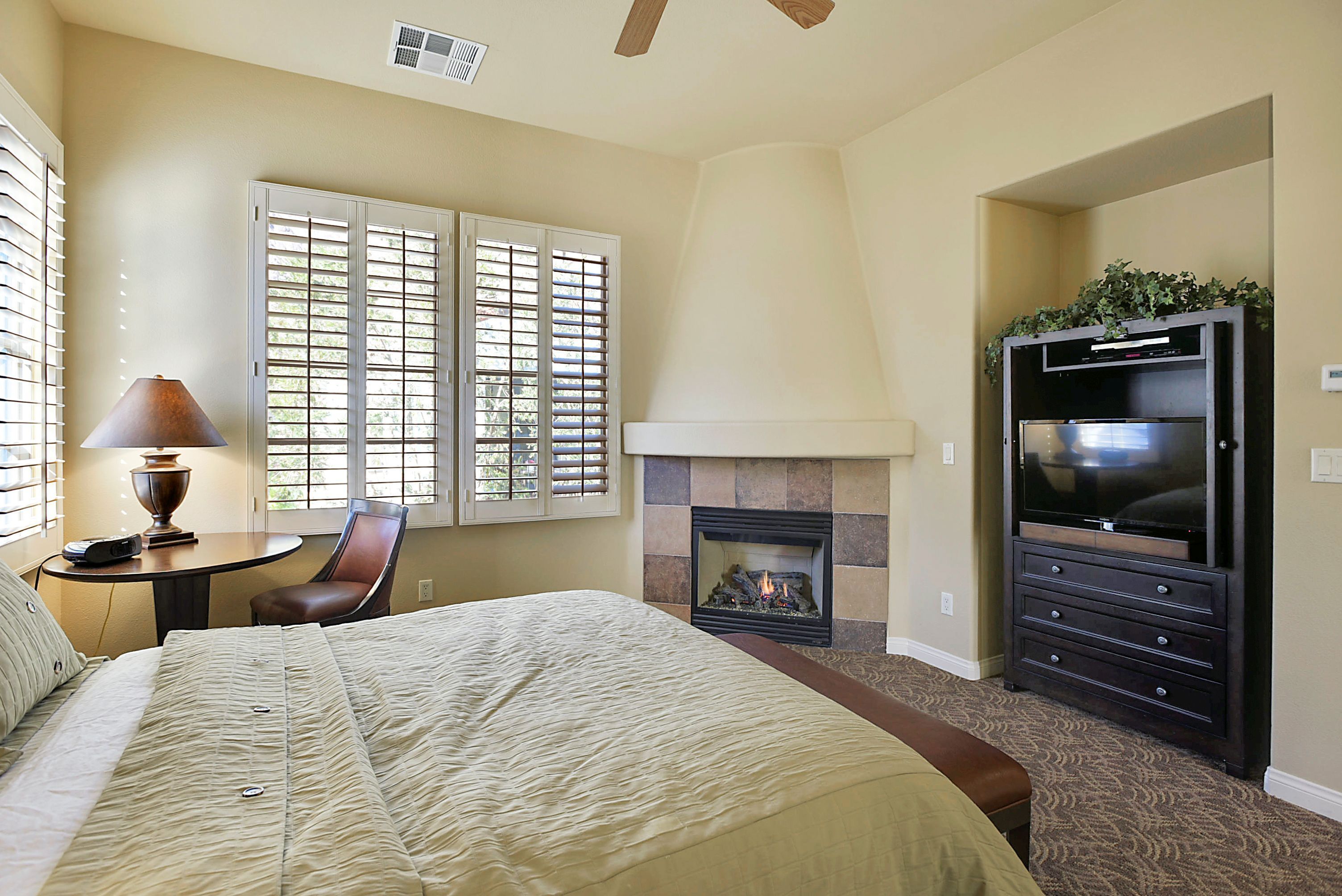 Luxurious Villa Overlooking Pool - Upstairs (C65-2)