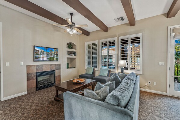 Televisión, chimenea, Netflix, Hulu