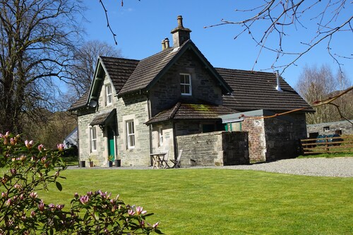 Das School House ist ein atemberaubender Bauernhof auf einem Hügel