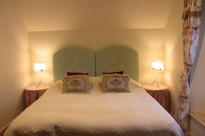 2 soverom, skrivebord, strykejern/-brett og wi-fi