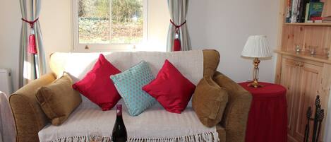 Smart-TV, Kamin, DVD-Player, BĂŒcher