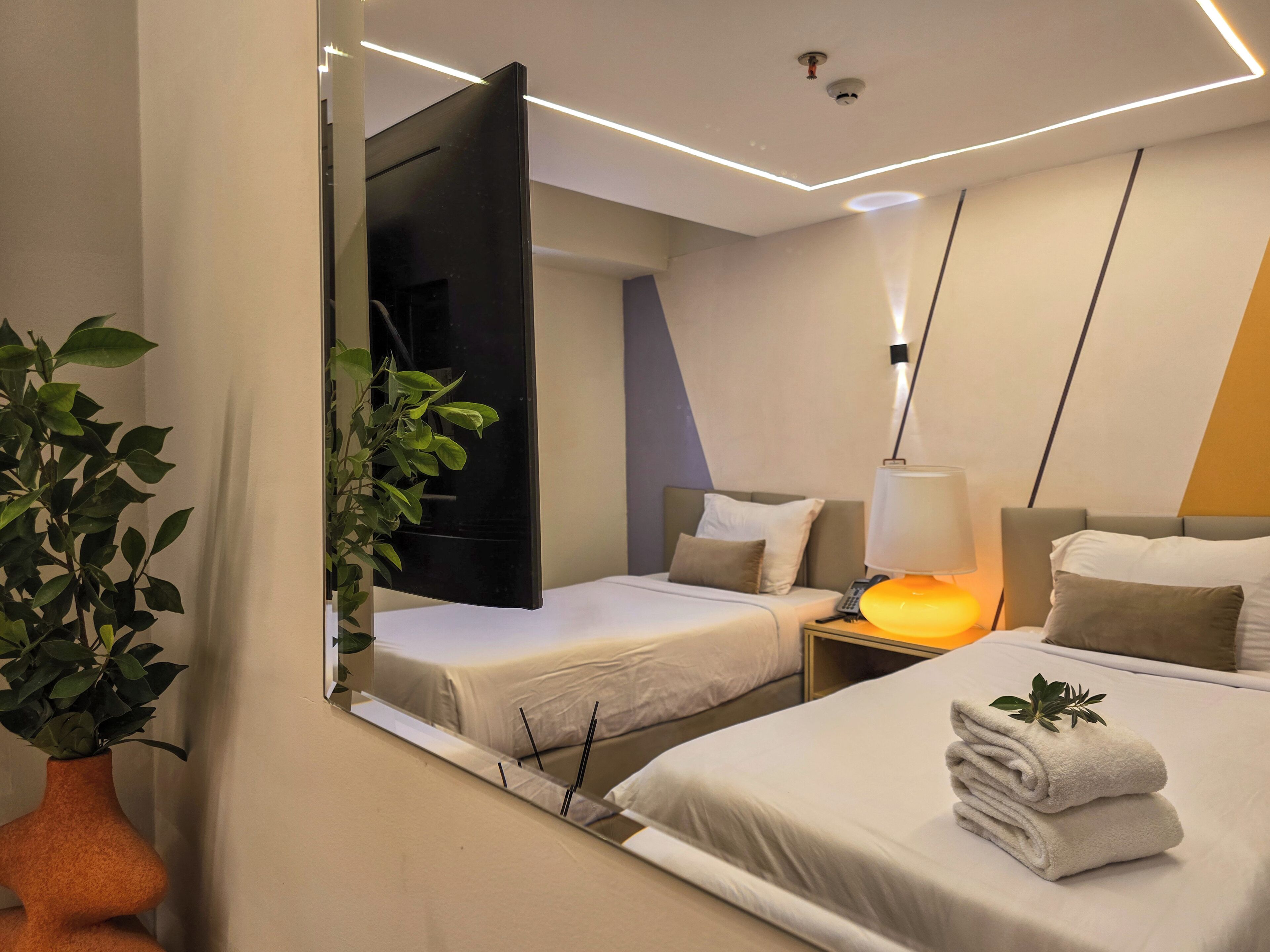Deluxe Double Room | Minibar, laptop workspace, blackout drapes, free WiFi