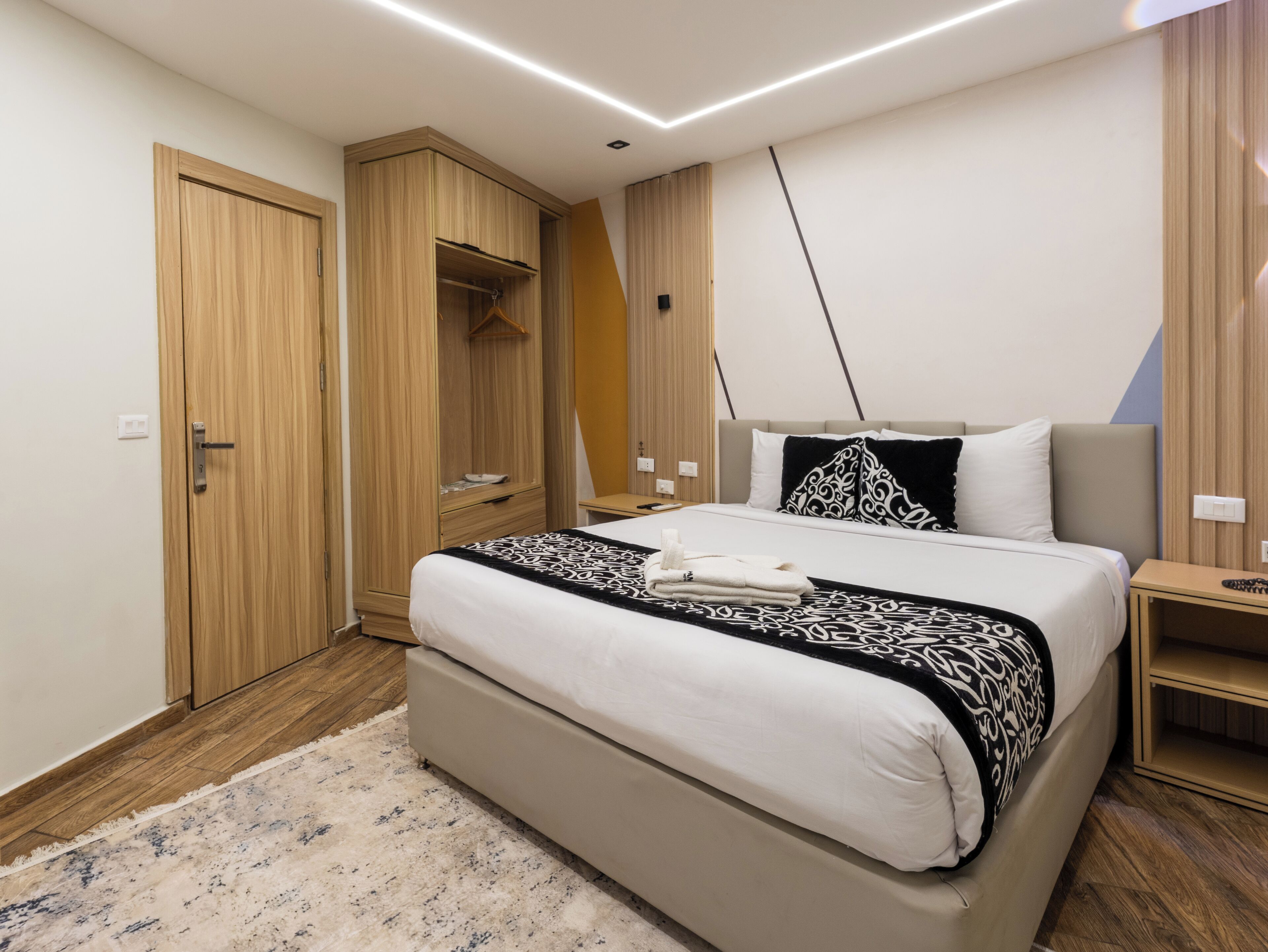 Suite – junior | Minibar, skrivebord for bærbar PC og blendingsgardiner