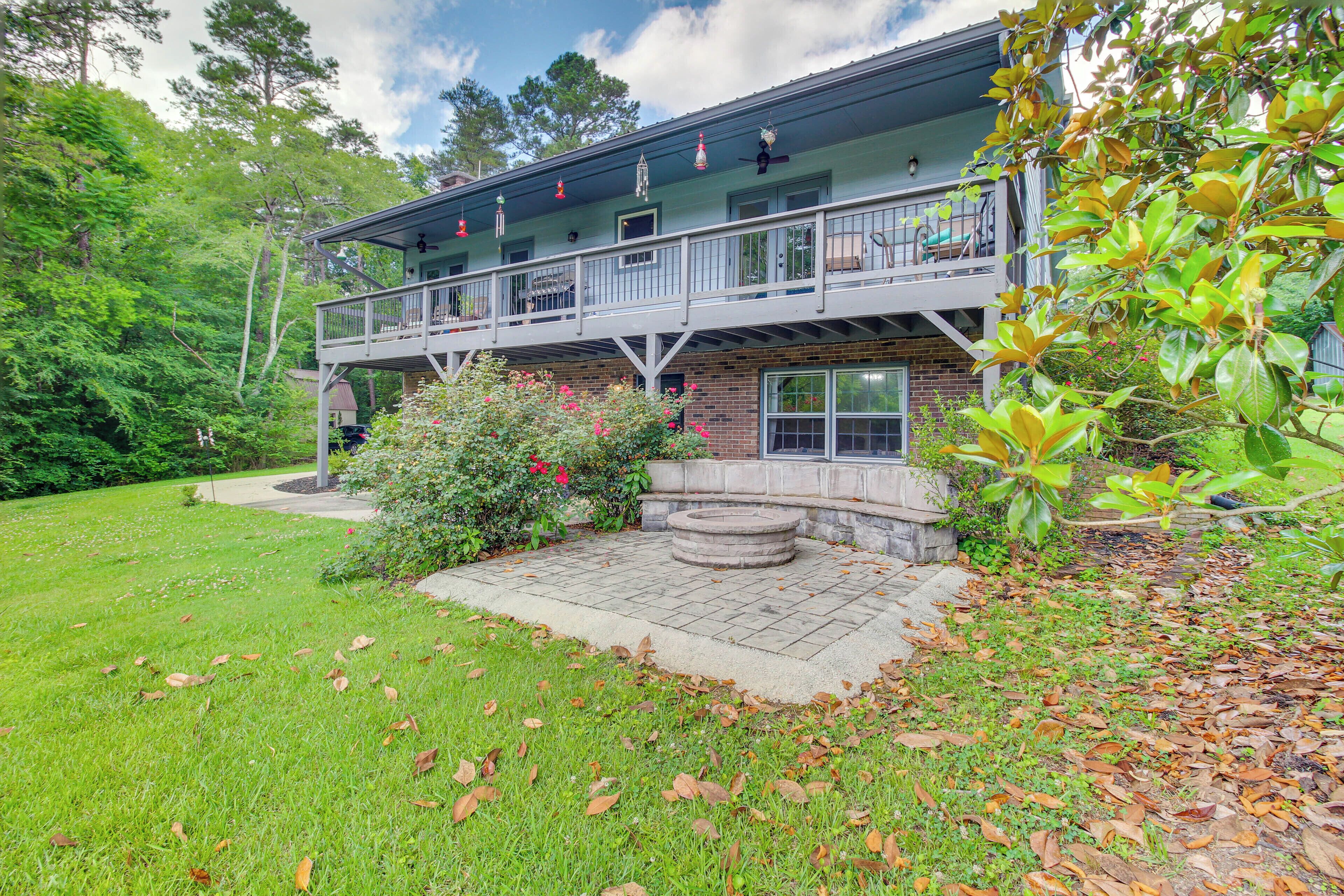 Kingston Home w/ Shared Pool - 23 Mi to LakePoint!