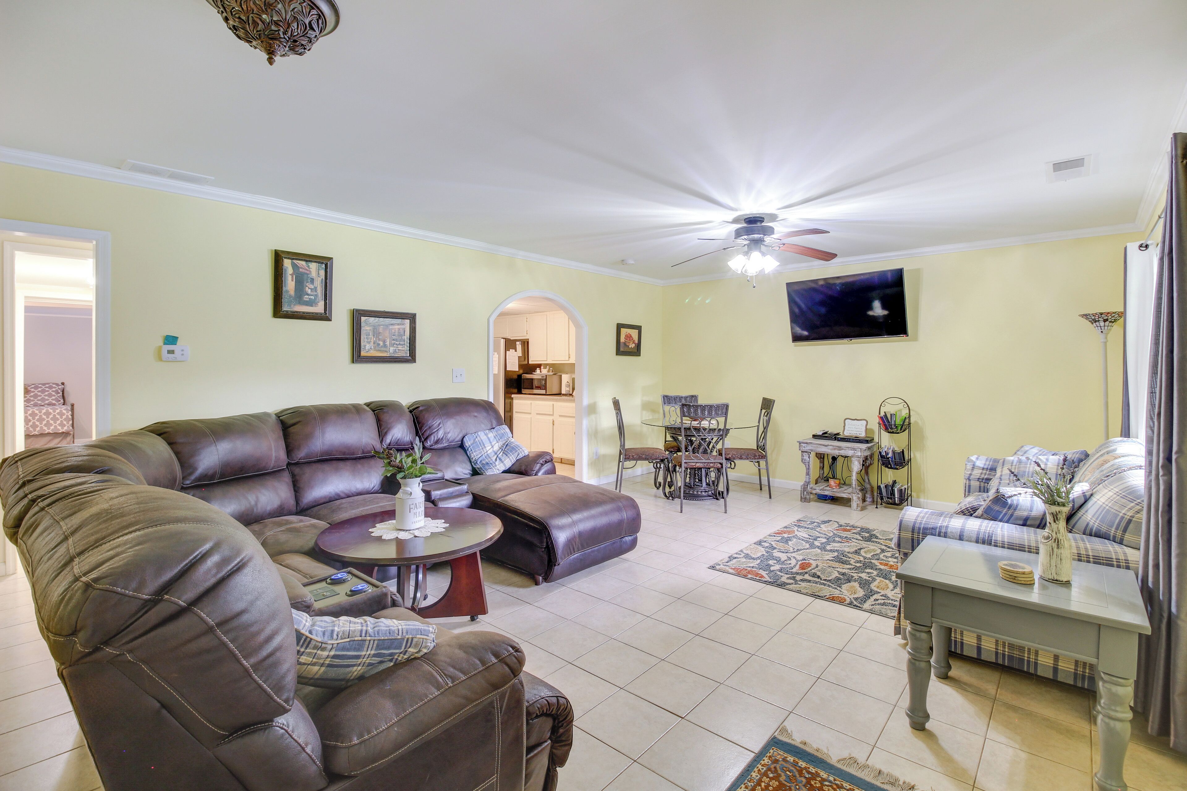 Kingston Home w/ Shared Pool - 23 Mi to LakePoint!