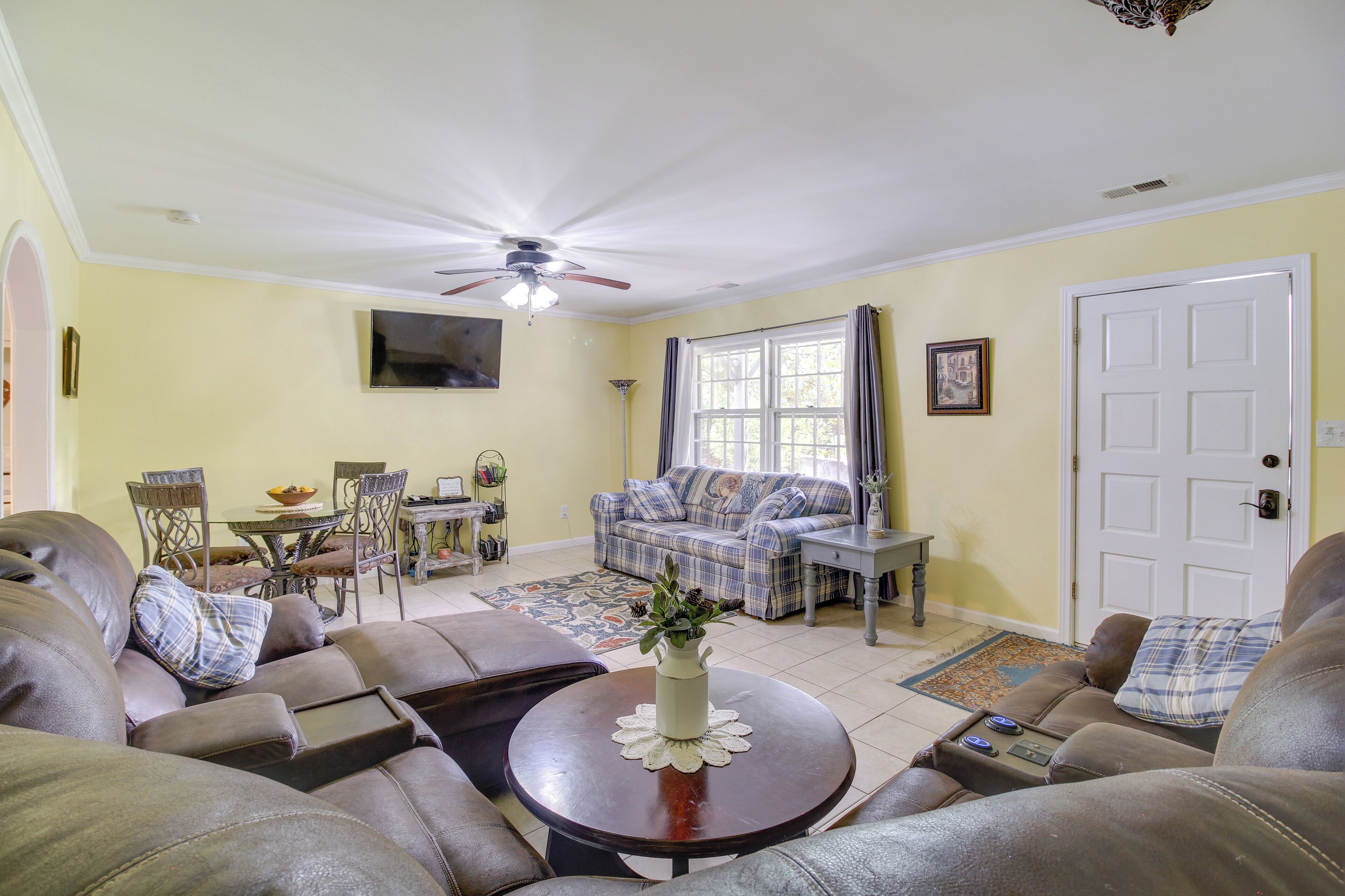 Kingston Home w/ Shared Pool - 23 Mi to LakePoint!